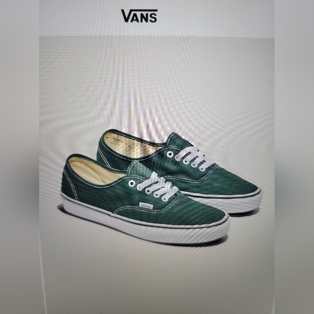 Vans Authentic Shoe in Scarab Green size men's 8 / women's 9.5